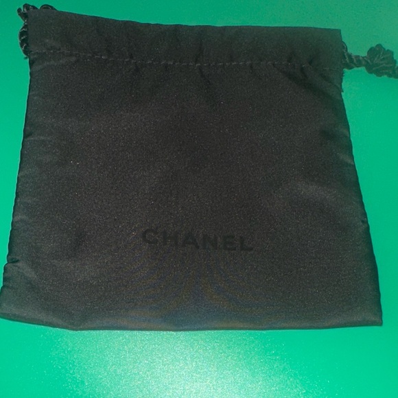 Chanel Women's White and Black Drawstring Bags - Picture 3 of 3
